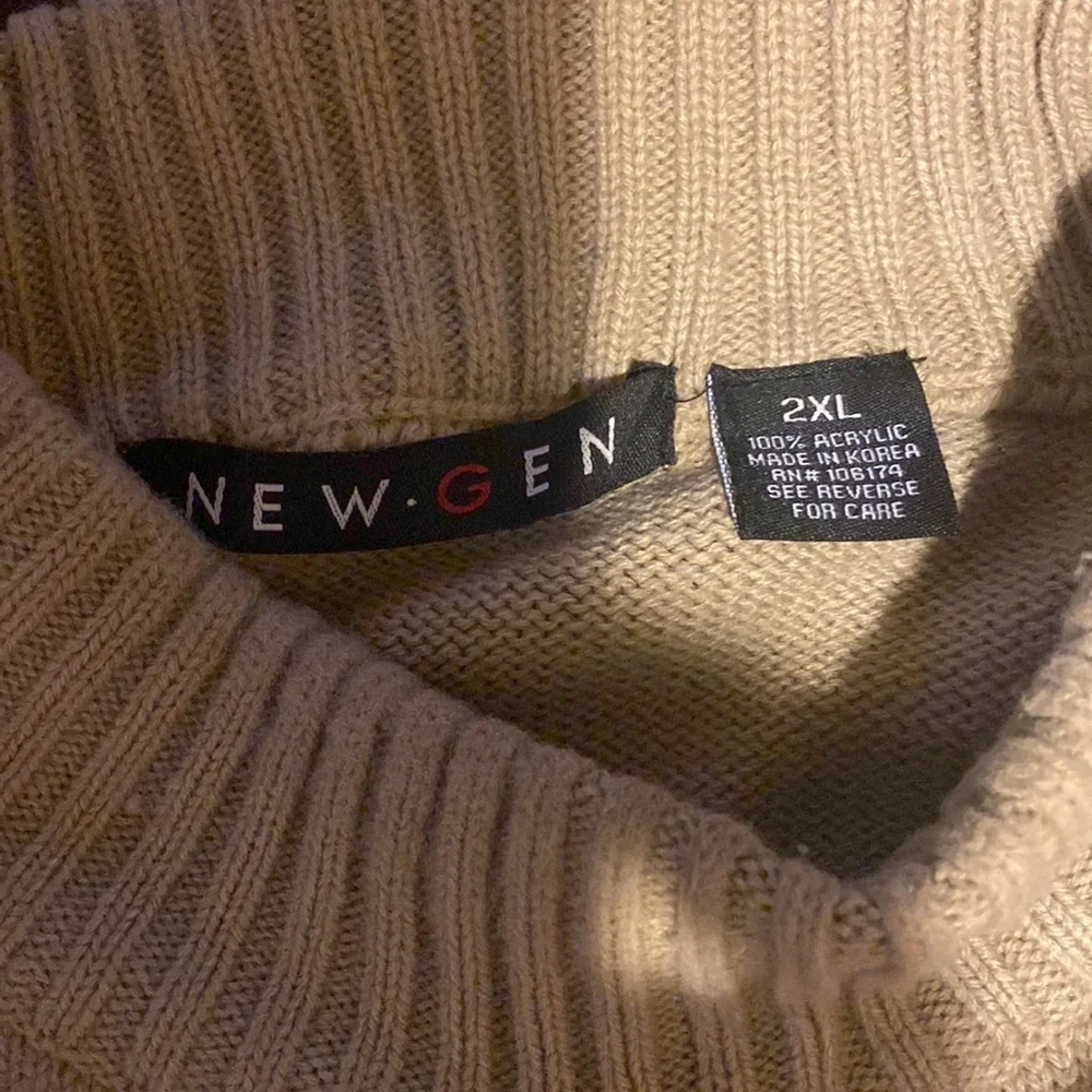 Tan thick sweater - Picture 3 of 3